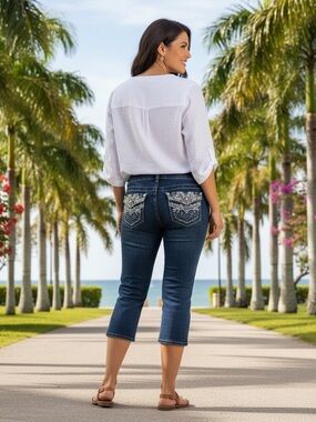 WallFlower cropped/capri jeans with embellished flap back pockets